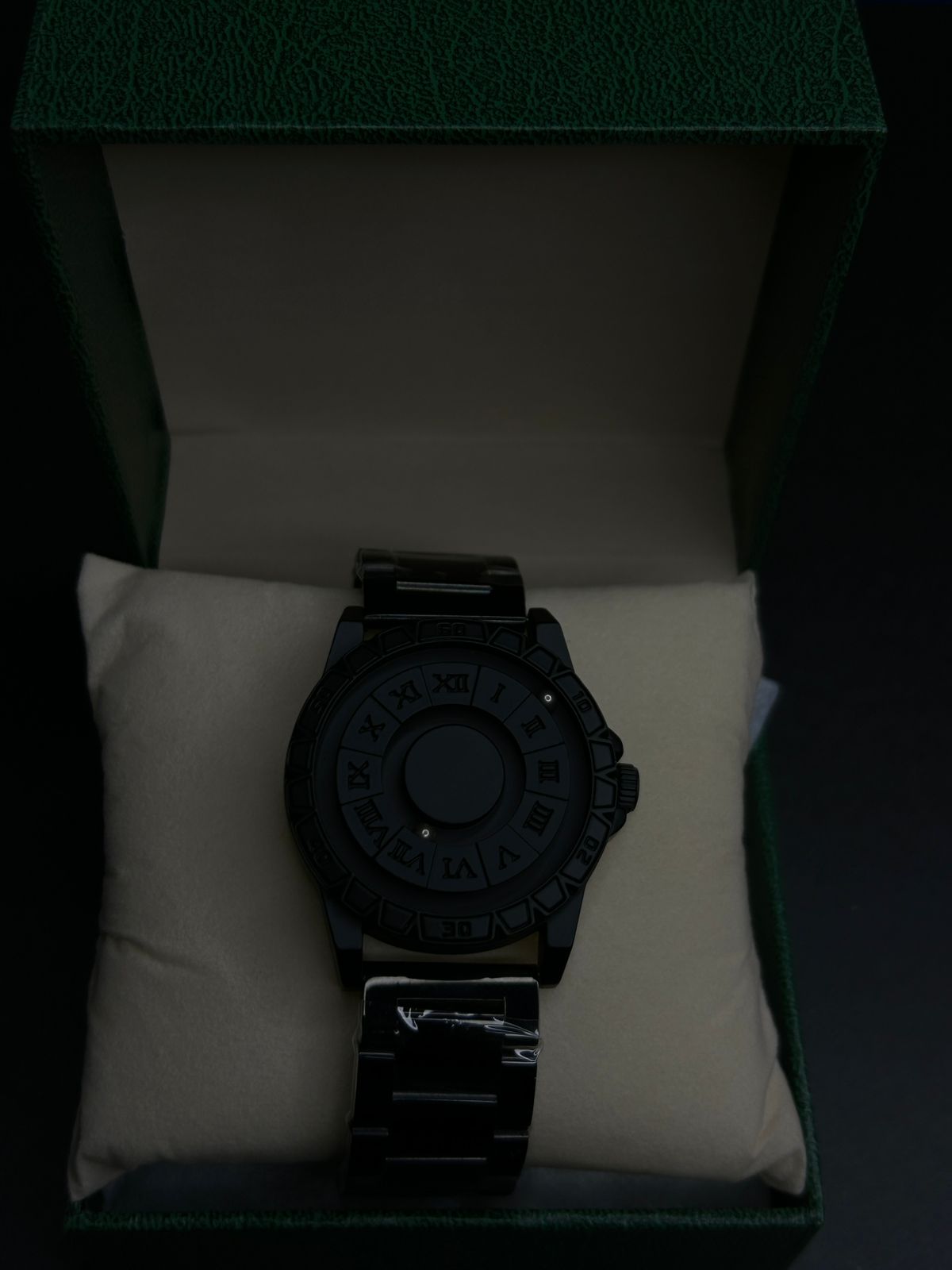 EMERALD Arm-Less Watch
