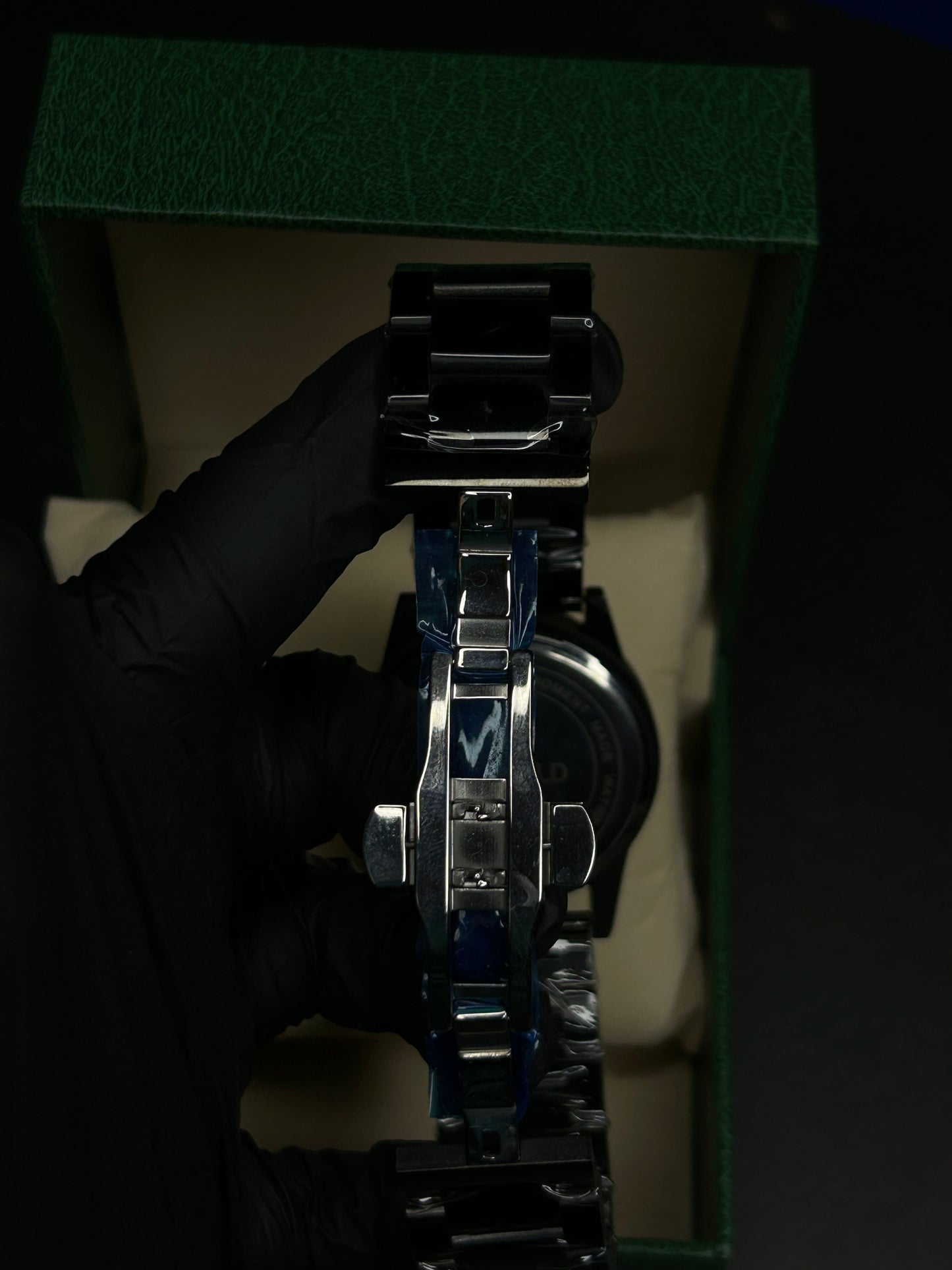 EMERALD Arm-Less Watch